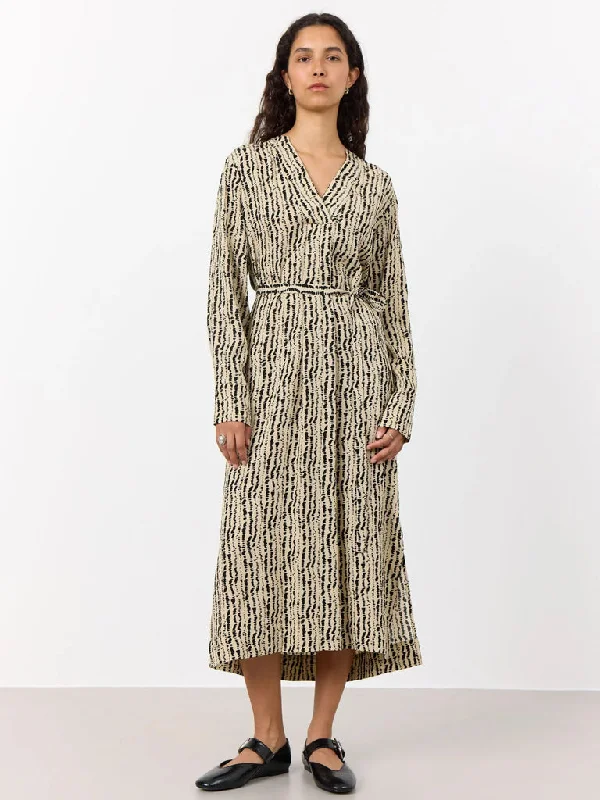 Levete Room Ingrid Midi Dress in Sand Comfortable Geometric Print Midi Dress