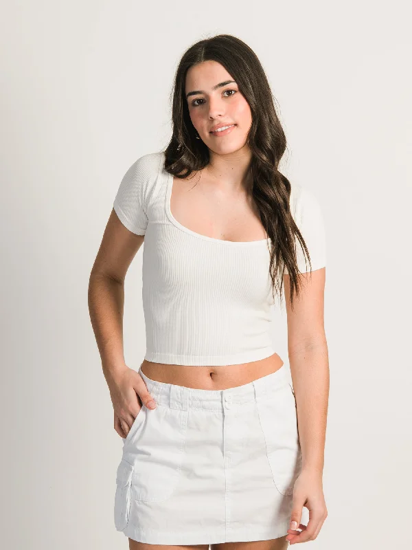 HARLOW SQUARE NECK SEAMLESS TEE - WHITE Front Pockets Side Pockets Patch Pockets