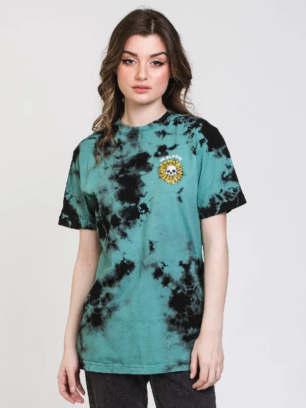 LAST CALL IN BLOOM SHORT SLEEVE GRAPHIC TEE - CLEARANCE Cozy Warm Stylish