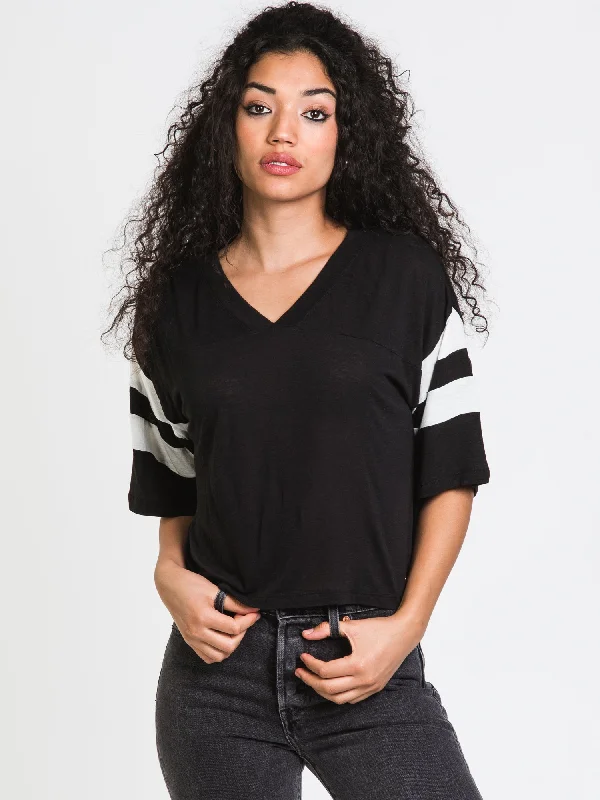 VOLCOM LIVE IN LOUNGE DOUBLE STRIPE TEE - CLEARANCE Front Pockets Side Pockets Patch Pockets VOLCOM LIVE IN LOUNGE DOUBLE STRIPE TEE - CLEARANCE Front Pockets Side Pockets Patch Pockets