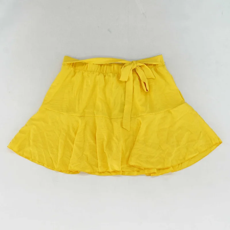 Yellow Solid Mini Skirt athletic skirt fit