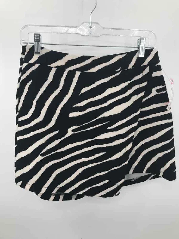 Pre-Owned Sincerely Jules Black Size Large Zebra Print Faux Skirt Basic Shorts wool skirt warm