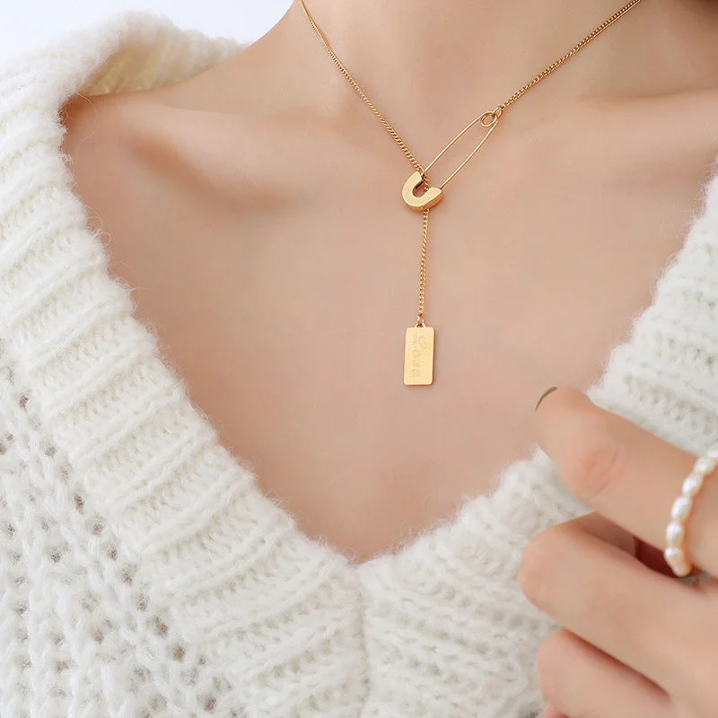 P484 gold pin letter square plate necklace